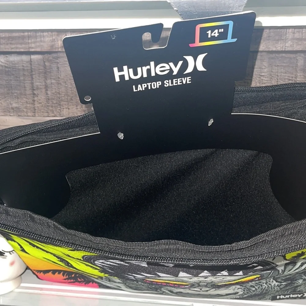 ❤️NEW!!!❤️RARE!!!Hurley 14” Laptop Sleeve Volt. It fit Ipad Pro.